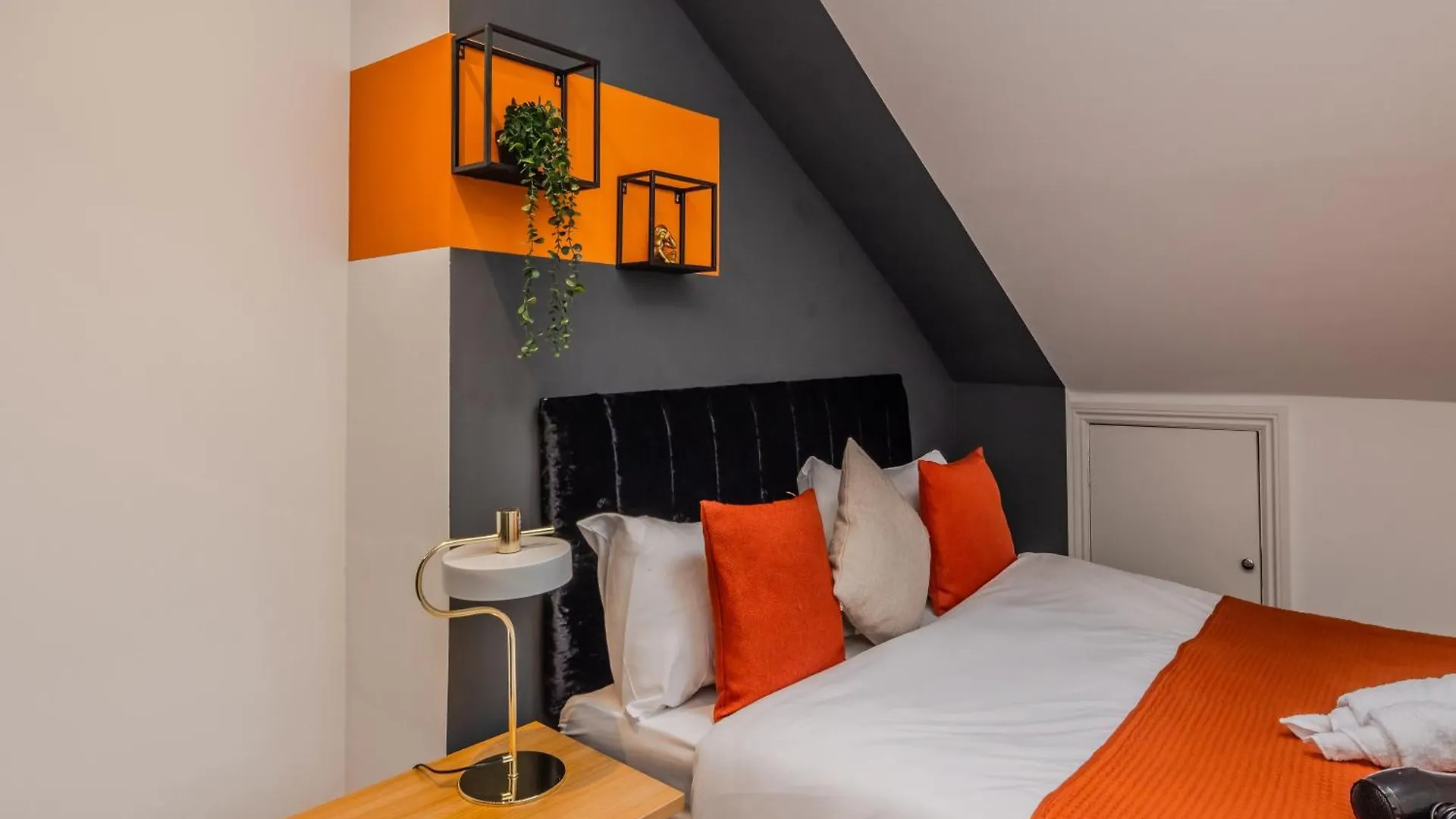 2-Bedroom Flat With Free Parking 브라이턴 아파트
