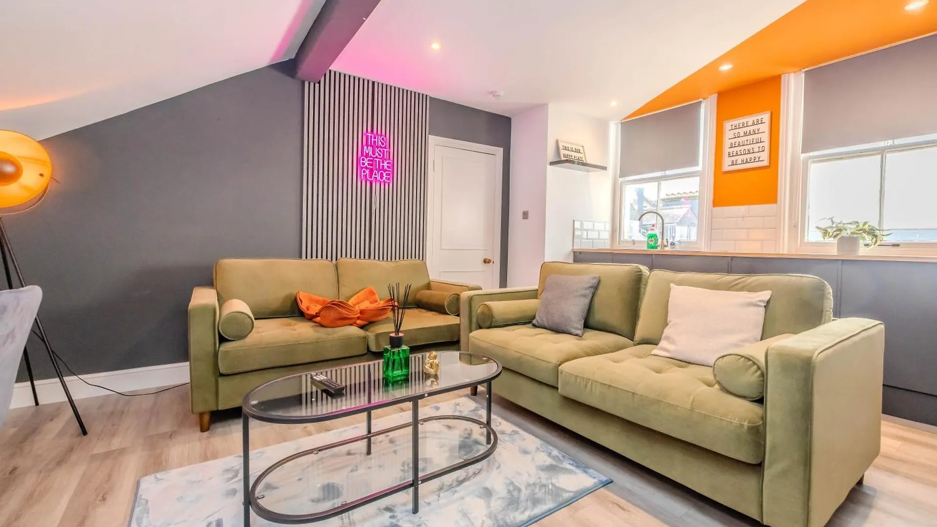 2-Bedroom Flat With Free Parking 브라이턴