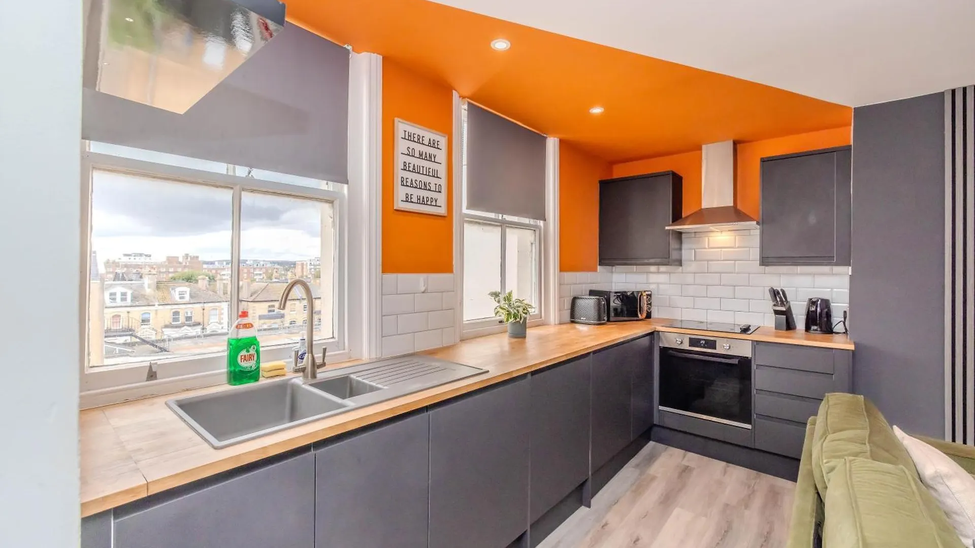 2-Bedroom Flat With Free Parking 브라이턴